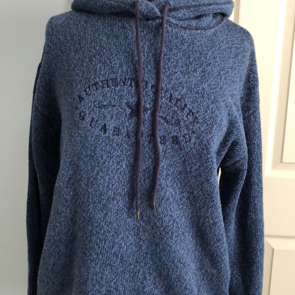 Hooded long sleeve Authentic Quality sweater large